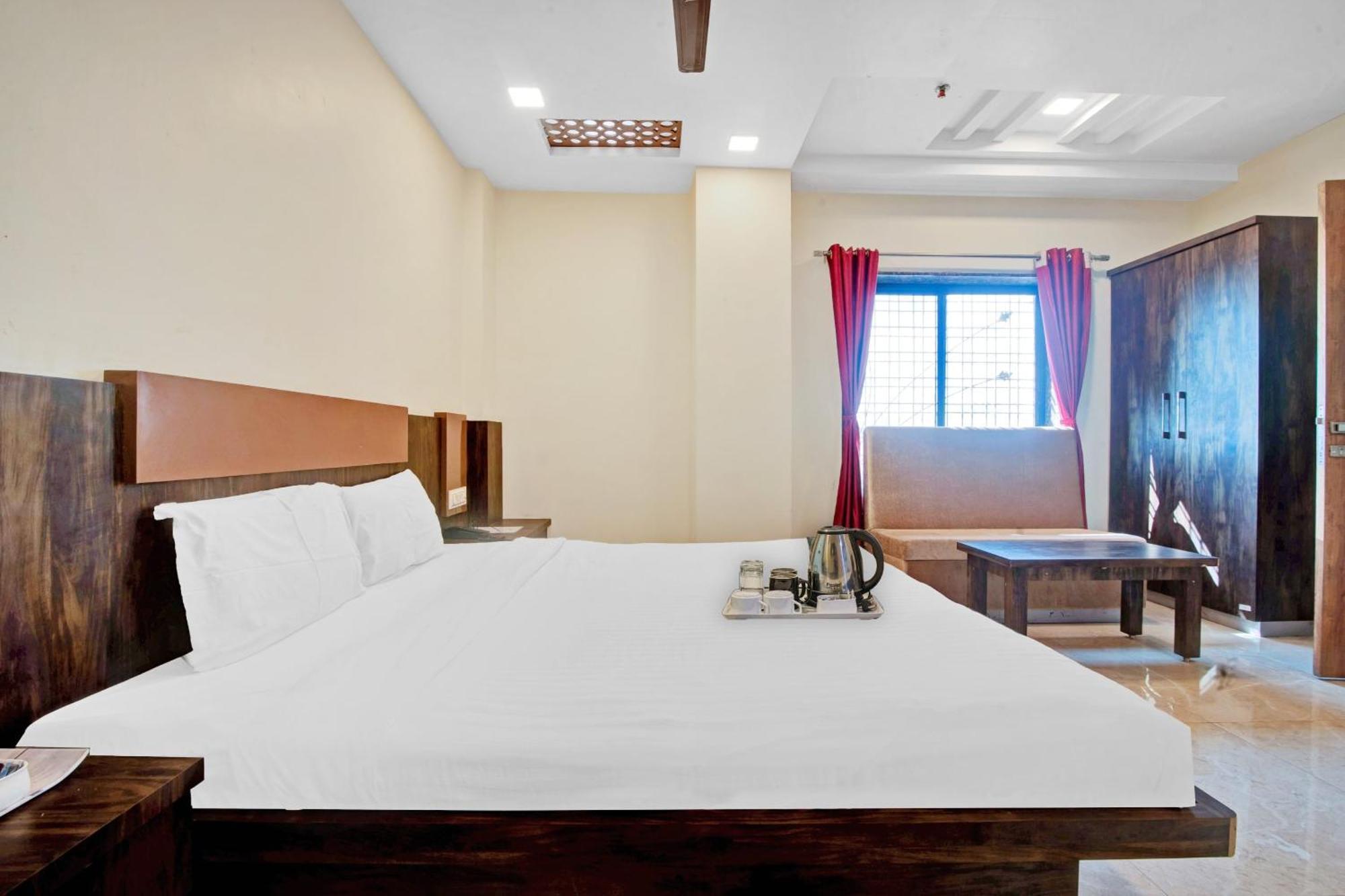 Townhouse 700 Hotel Krishna. Nágpur Kültér fotó